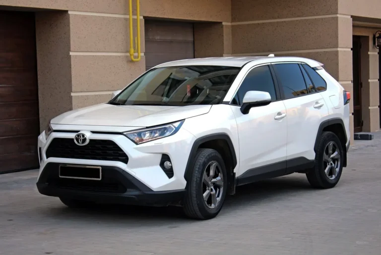Rent Toyota RAV4 2018 in Dubai